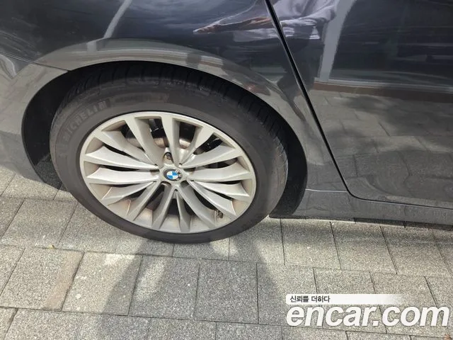 BMW 5-Series 2018 thumb 5