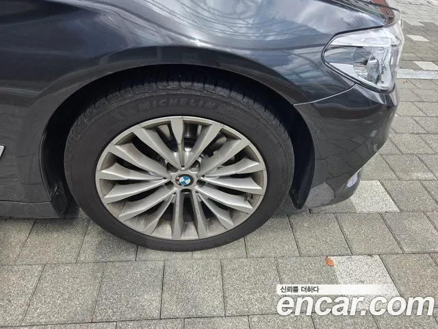 BMW 5-Series 2018 thumb 6