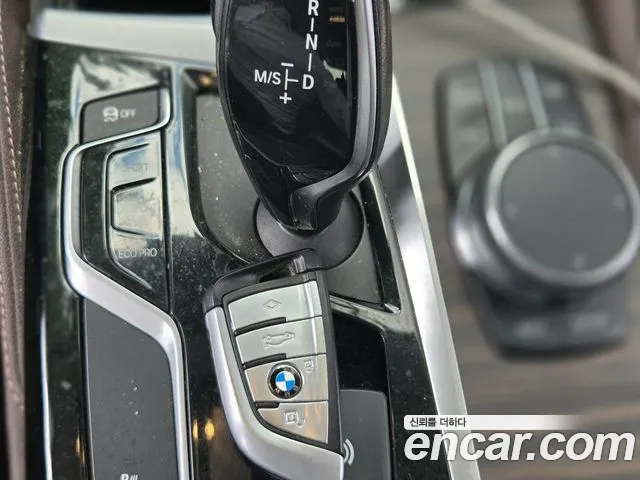 BMW 5-Series 2018 thumb 9