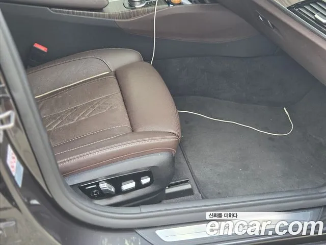 BMW 5-Series 2018 thumb 10