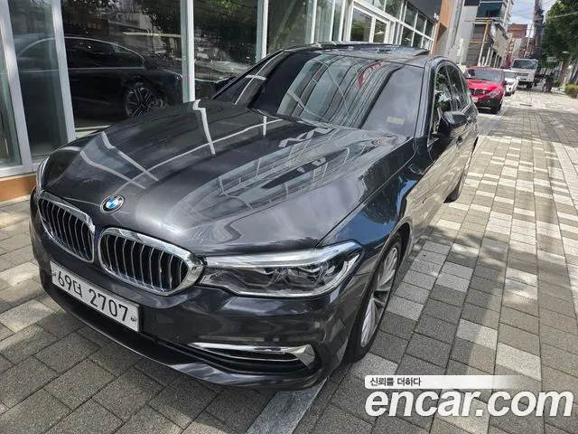 BMW 5-Series 2018 thumb 11
