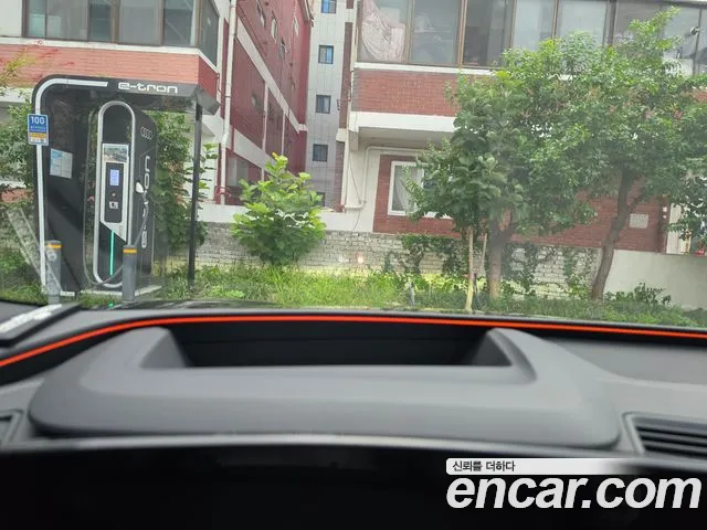 Audi Q6 e-tron 2025 thumb 12