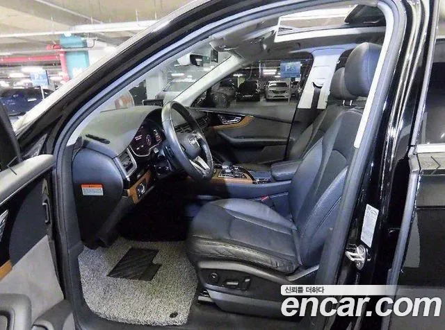 Audi Q7 2016 thumb 6
