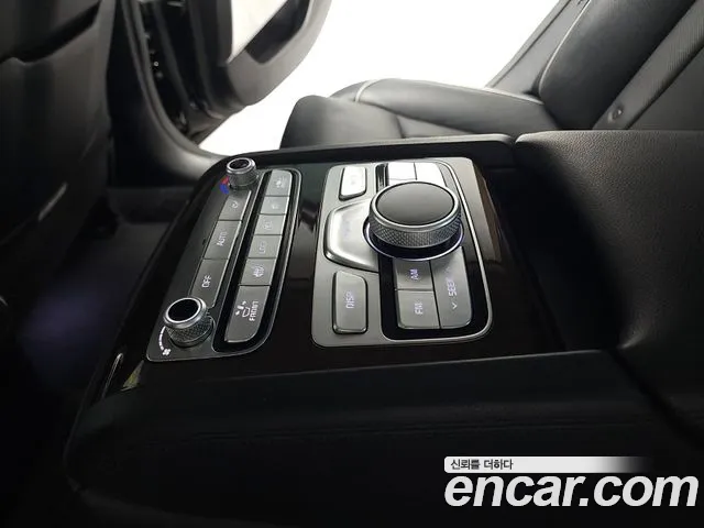 Kia K9 2018 thumb 10
