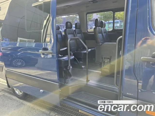 Hyundai Staria 2017 thumb 6