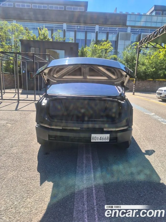 Tesla Cybertruck 2025 thumb 3