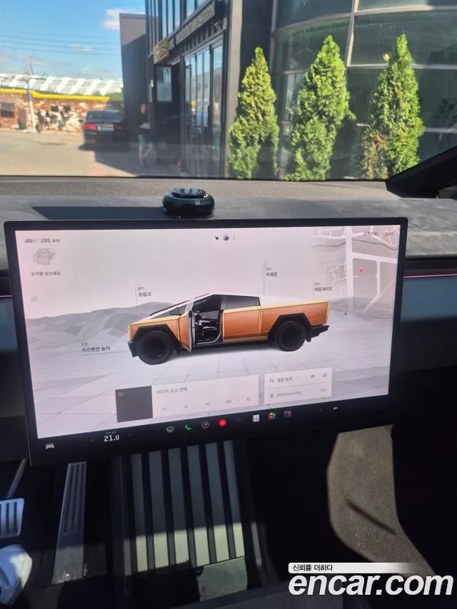 Tesla Cybertruck 2025 thumb 5