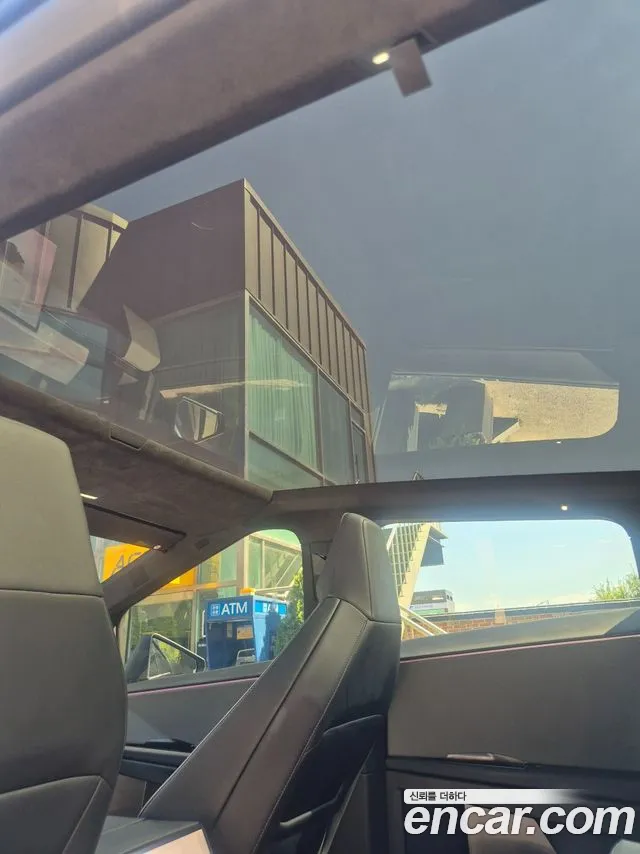 Tesla Cybertruck 2025 thumb 6