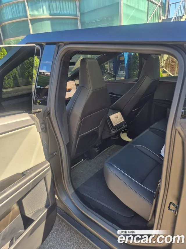 Tesla Cybertruck 2025 thumb 7
