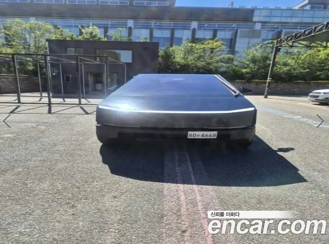 Tesla Cybertruck 2025 thumb 12