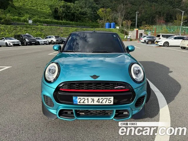 MINI Cooper Convertible 2017 thumb 3