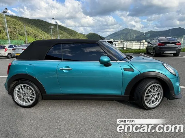 MINI Cooper Convertible 2017 thumb 5