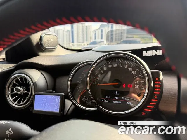 MINI Cooper Convertible 2017 thumb 8