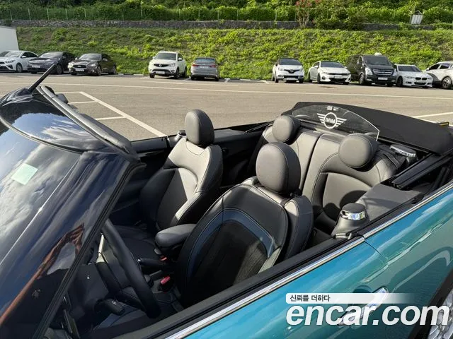 MINI Cooper Convertible 2017 thumb 9