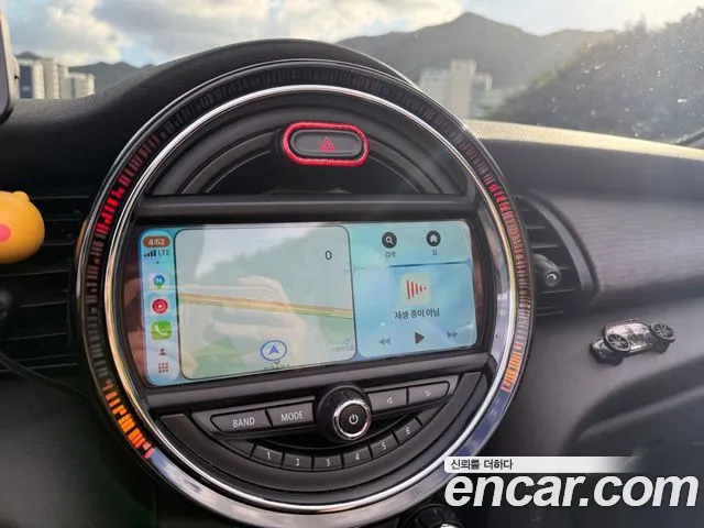 MINI Cooper Convertible 2017 thumb 11