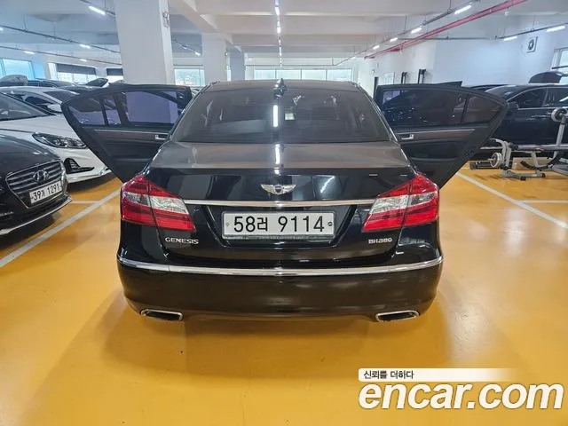 Hyundai Genesis 2012 thumb 3