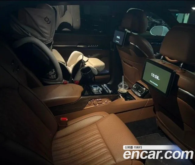 Genesis G90 2020 thumb 10
