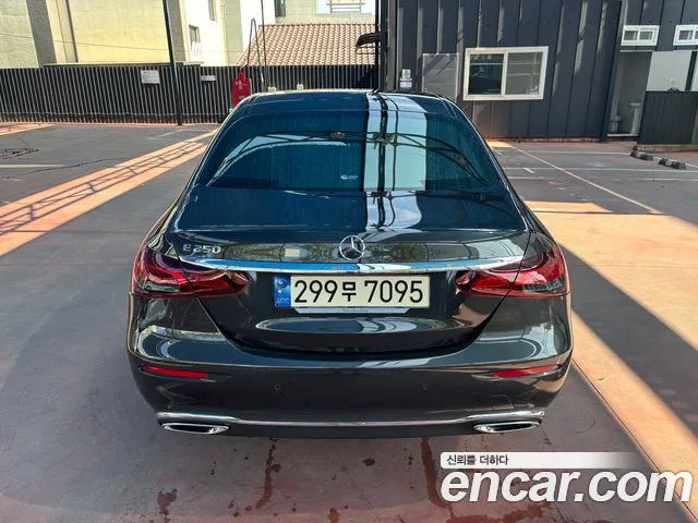 Mercedes-Benz E-Класс 2023 thumb 4