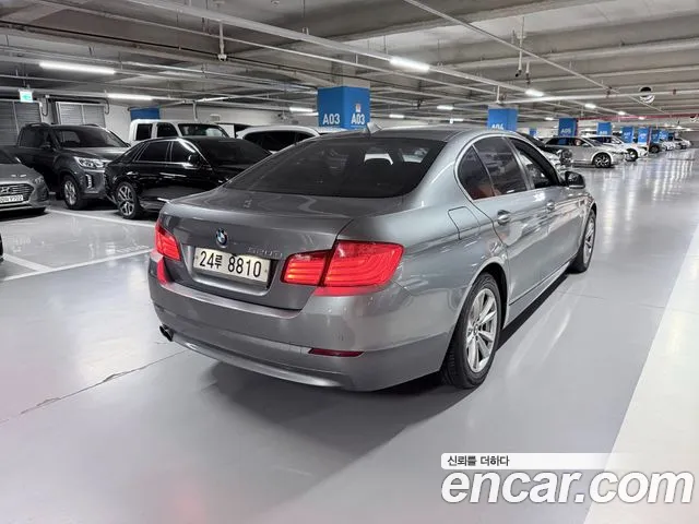 BMW 5-Series 2011 thumb 2