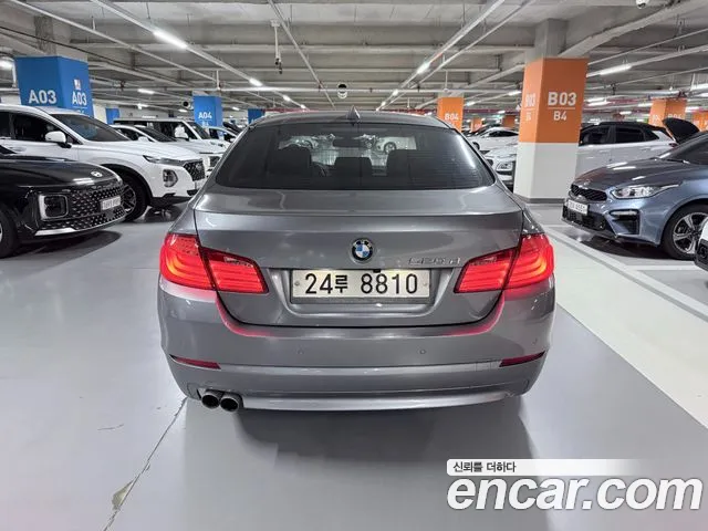 BMW 5-Series 2011 thumb 3