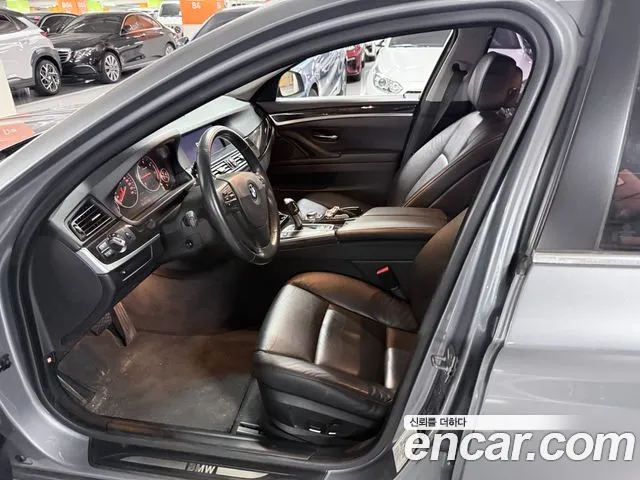 BMW 5-Series 2011 thumb 6