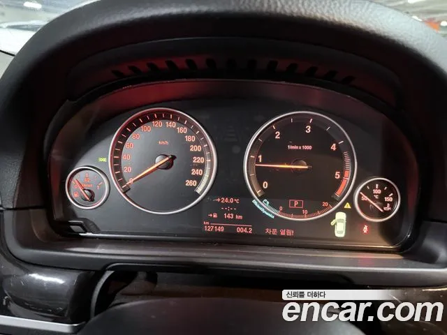 BMW 5-Series 2011 thumb 7