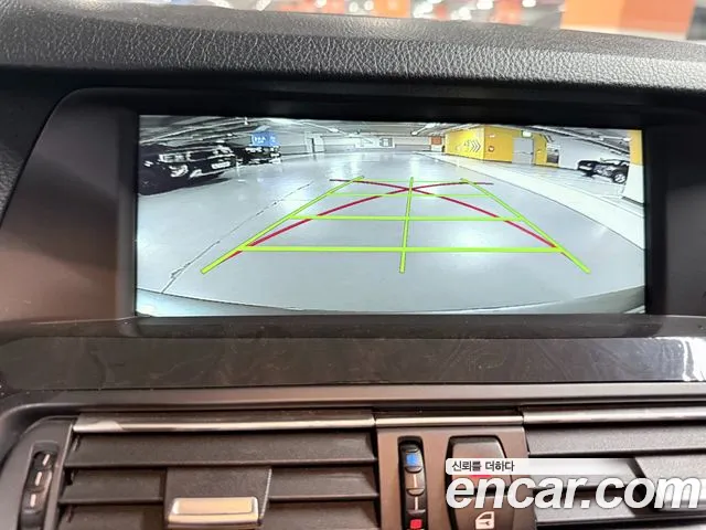 BMW 5-Series 2011 thumb 8