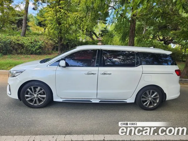 Kia Carnival 2018 thumb 3