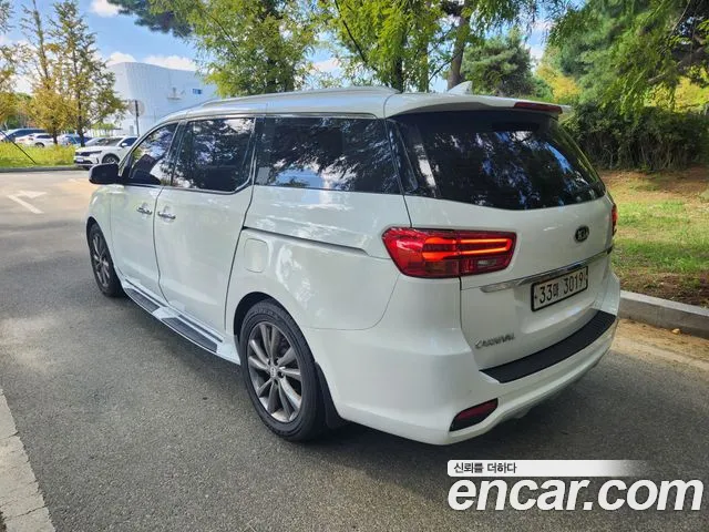 Kia Carnival 2018 thumb 4