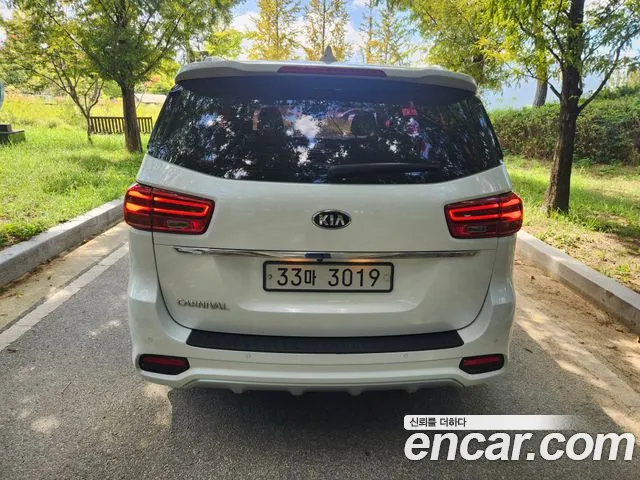 Kia Carnival 2018 thumb 5