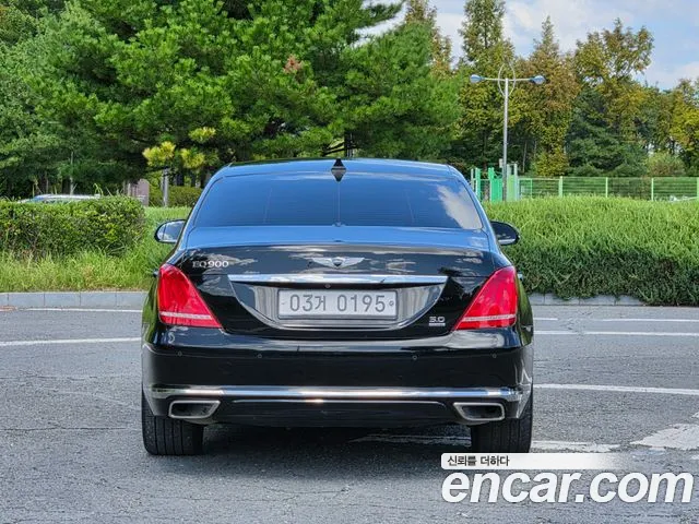 Genesis G90 2016 thumb 2