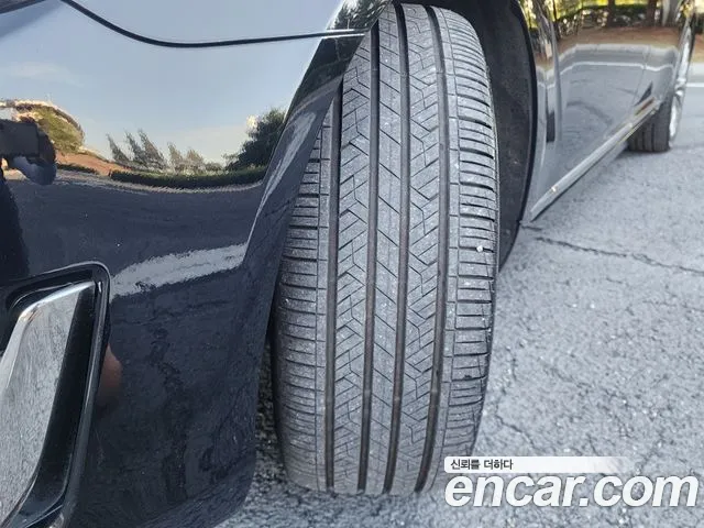 Genesis G90 2016 thumb 9