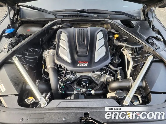Genesis G90 2016 thumb 10
