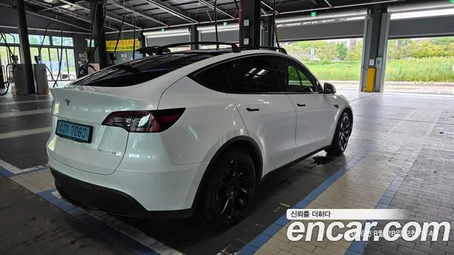 Tesla Model Y 2022 thumb 2