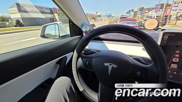 Tesla Model Y 2022 thumb 8