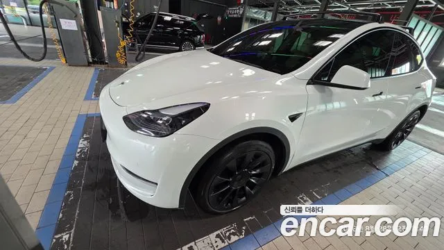 Tesla Model Y 2022 thumb 12