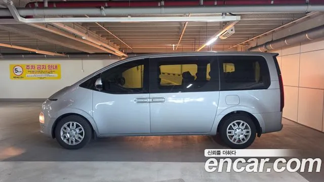 Hyundai Staria 2022 thumb 3