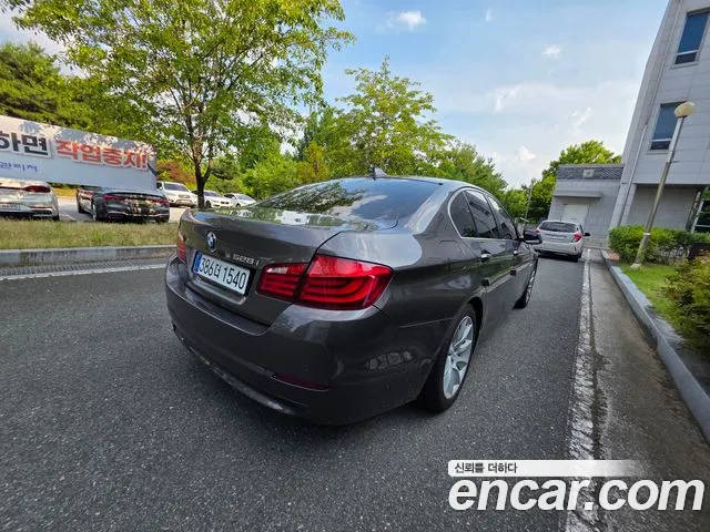 BMW 5-Series 2013 thumb 4