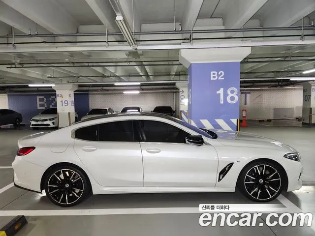 BMW 8-Series 2022 thumb 3