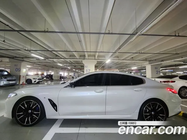 BMW 8-Series 2022 thumb 4