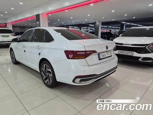 Volkswagen Jetta 2022 thumb 2