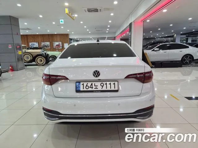 Volkswagen Jetta 2022 thumb 4