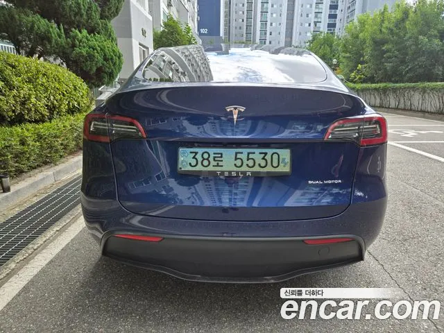 Tesla Model Y 2021 thumb 4