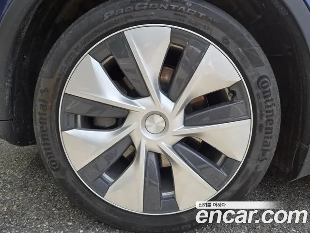 Tesla Model Y 2021 thumb 5
