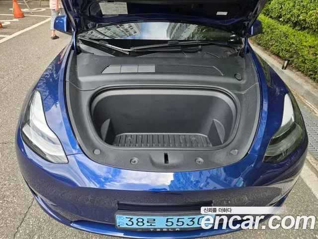 Tesla Model Y 2021 thumb 6