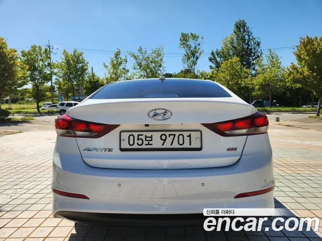 Hyundai Avante 2015 thumb 4