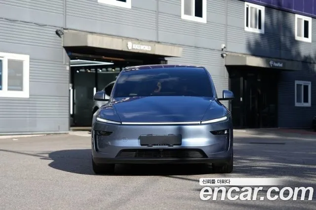 Tesla Model Y 2026 thumb 3