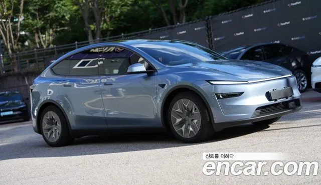 Tesla Model Y 2026 thumb 6