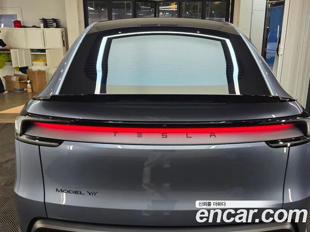 Tesla Model Y 2026 thumb 8