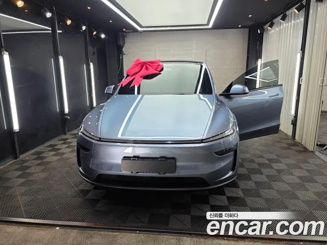 Tesla Model Y 2026 thumb 9